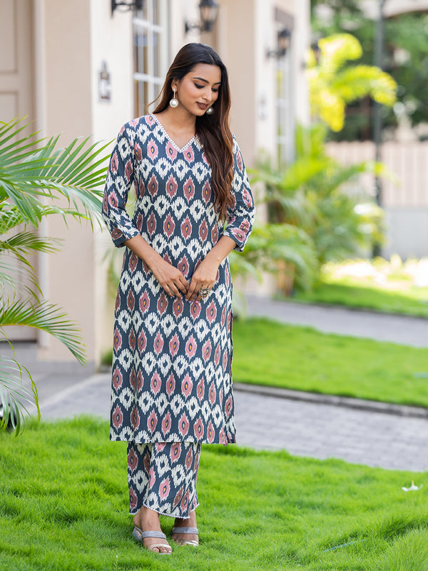 Ethnic Motifs Printed Straight Kurta with Trousers