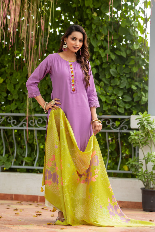 Ethnic Motifs Embroidered Thread Work Straight Kurta with Trousers & With Dupatta