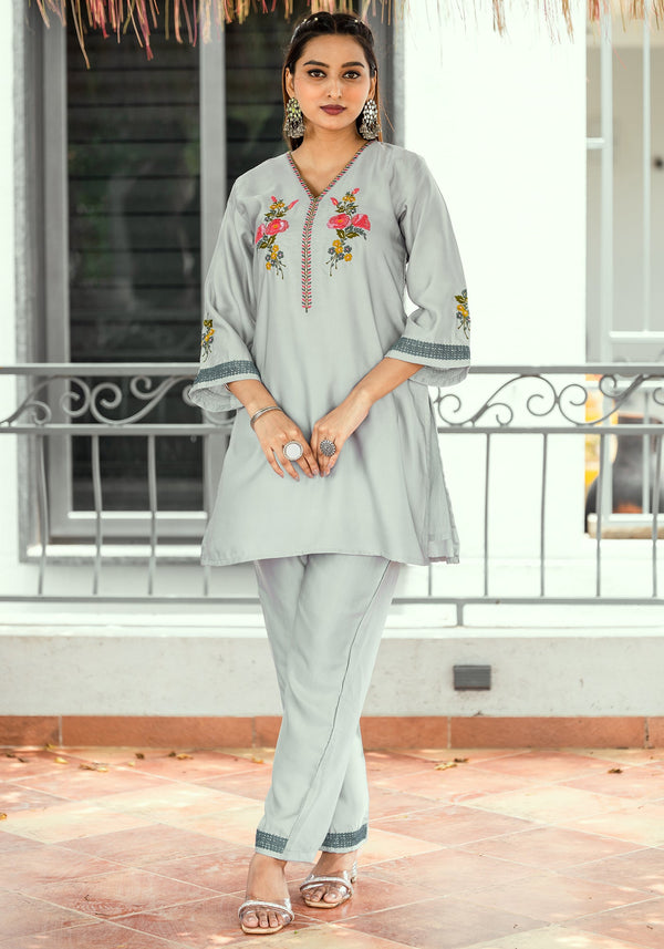 Floral Printed Bell Sleeves V-Neck Linen Top with Trousers