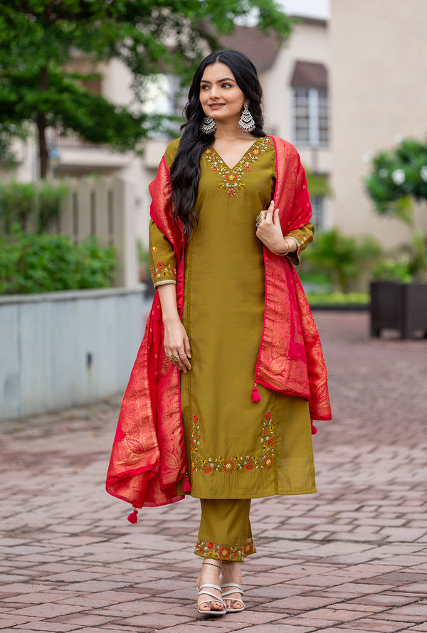 Women Ethnic Motifs Embroidered Regular Thread Work Kurti with Trousers & With Dupatta