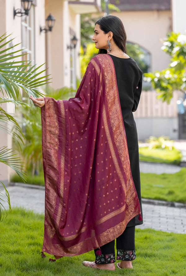 Women Ethnic Motifs Embroidered Regular Thread Work Kurti with Trousers & With Dupatta-ANAARA