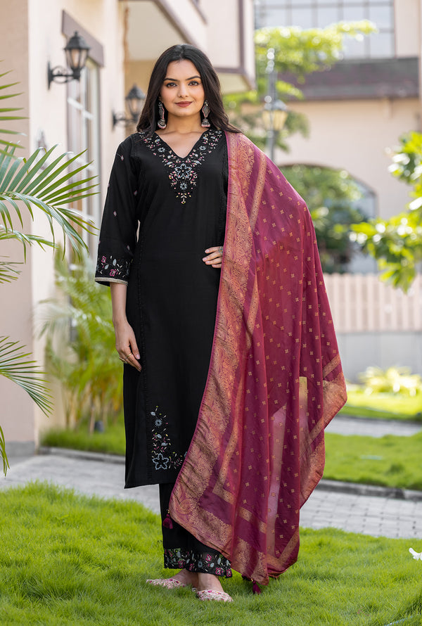 Women Ethnic Motifs Embroidered Regular Thread Work Kurti with Trousers & With Dupatta-ANAARA